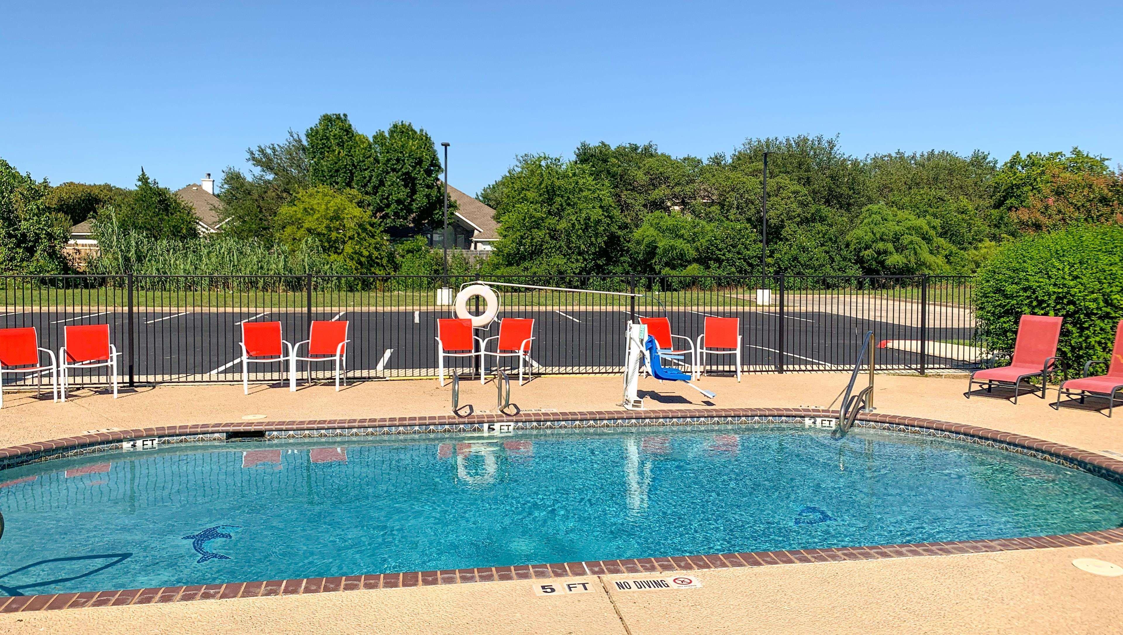 Quality Inn & Suites I-10 Near Fiesta Texas サンアントニオ エクステリア 写真