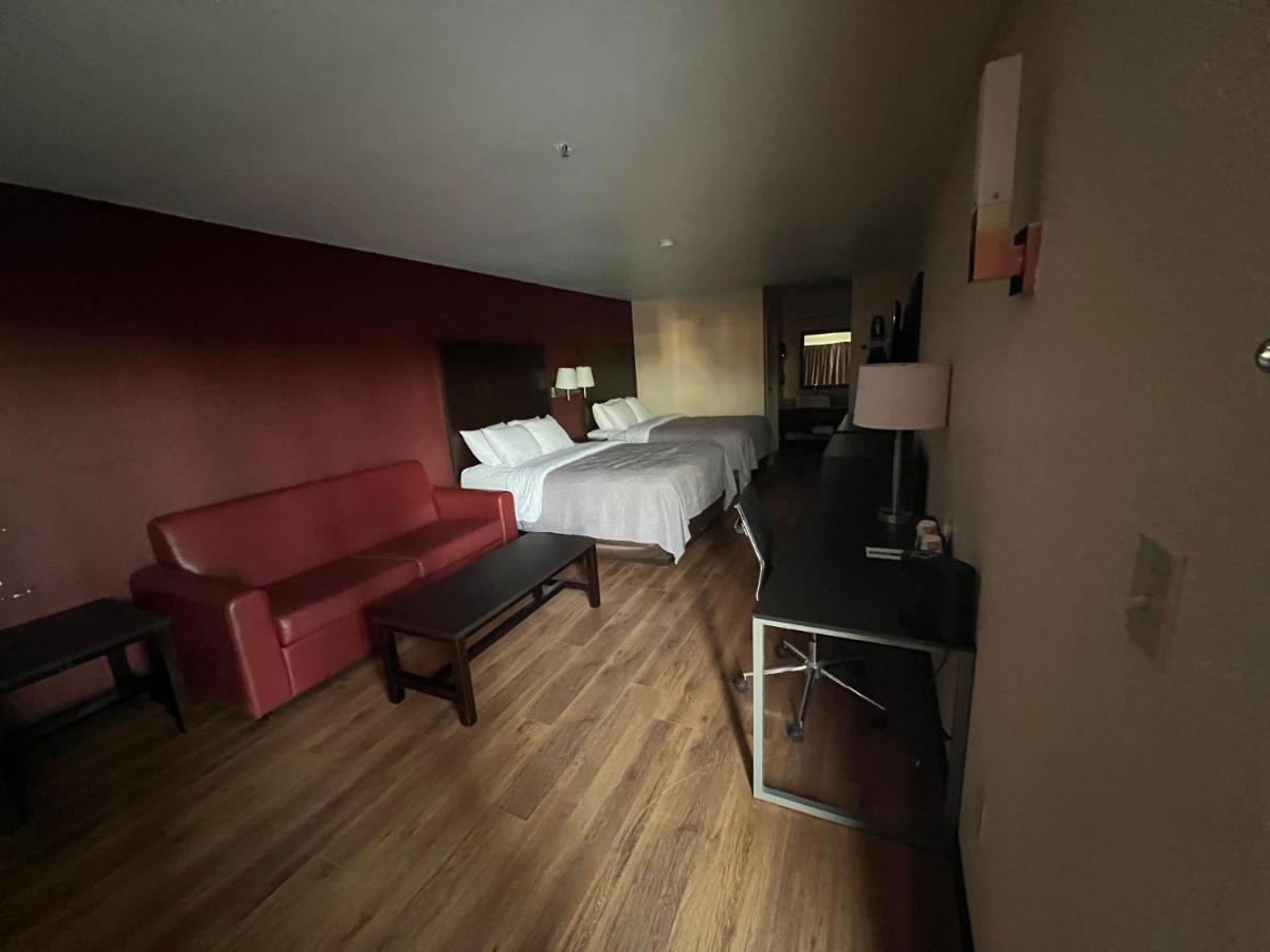 Quality Inn & Suites I-10 Near Fiesta Texas サンアントニオ エクステリア 写真