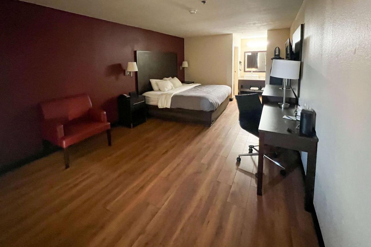 Quality Inn & Suites I-10 Near Fiesta Texas サンアントニオ エクステリア 写真