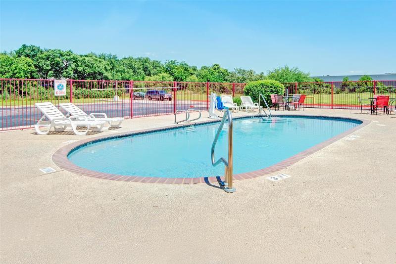 Quality Inn & Suites I-10 Near Fiesta Texas サンアントニオ エクステリア 写真