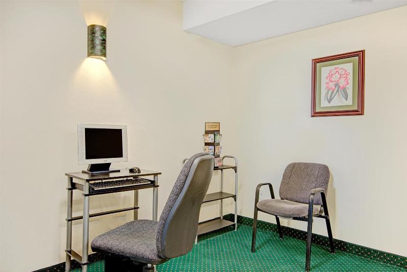 Quality Inn & Suites I-10 Near Fiesta Texas サンアントニオ エクステリア 写真