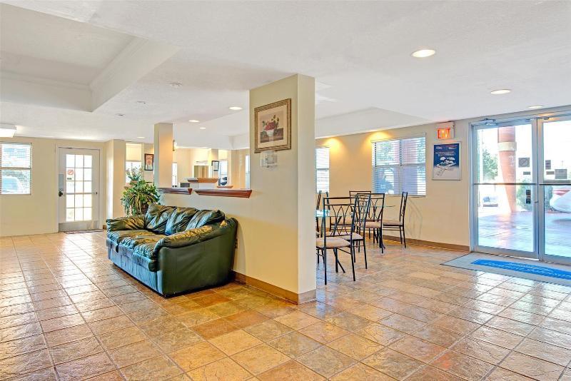 Quality Inn & Suites I-10 Near Fiesta Texas サンアントニオ エクステリア 写真